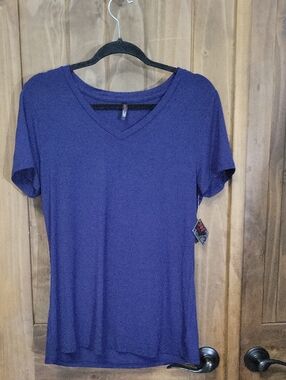 Women’s V-Neck Tee in Navy